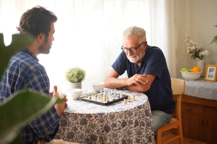 Elderly Living Experts Share Holiday Visitation Tips for Loved Ones
